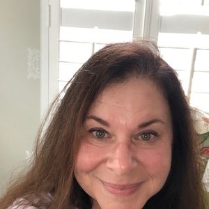 Meet your Posher, Cynthia